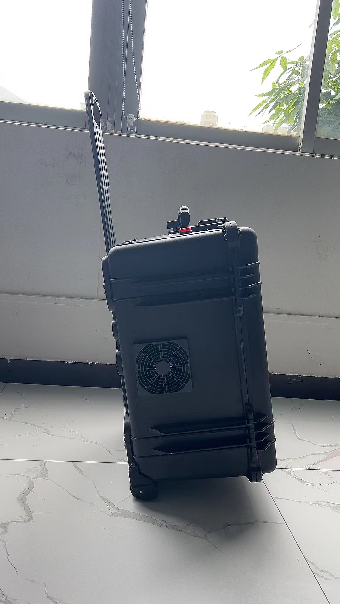 东阿手拉箱型移动通信干扰器